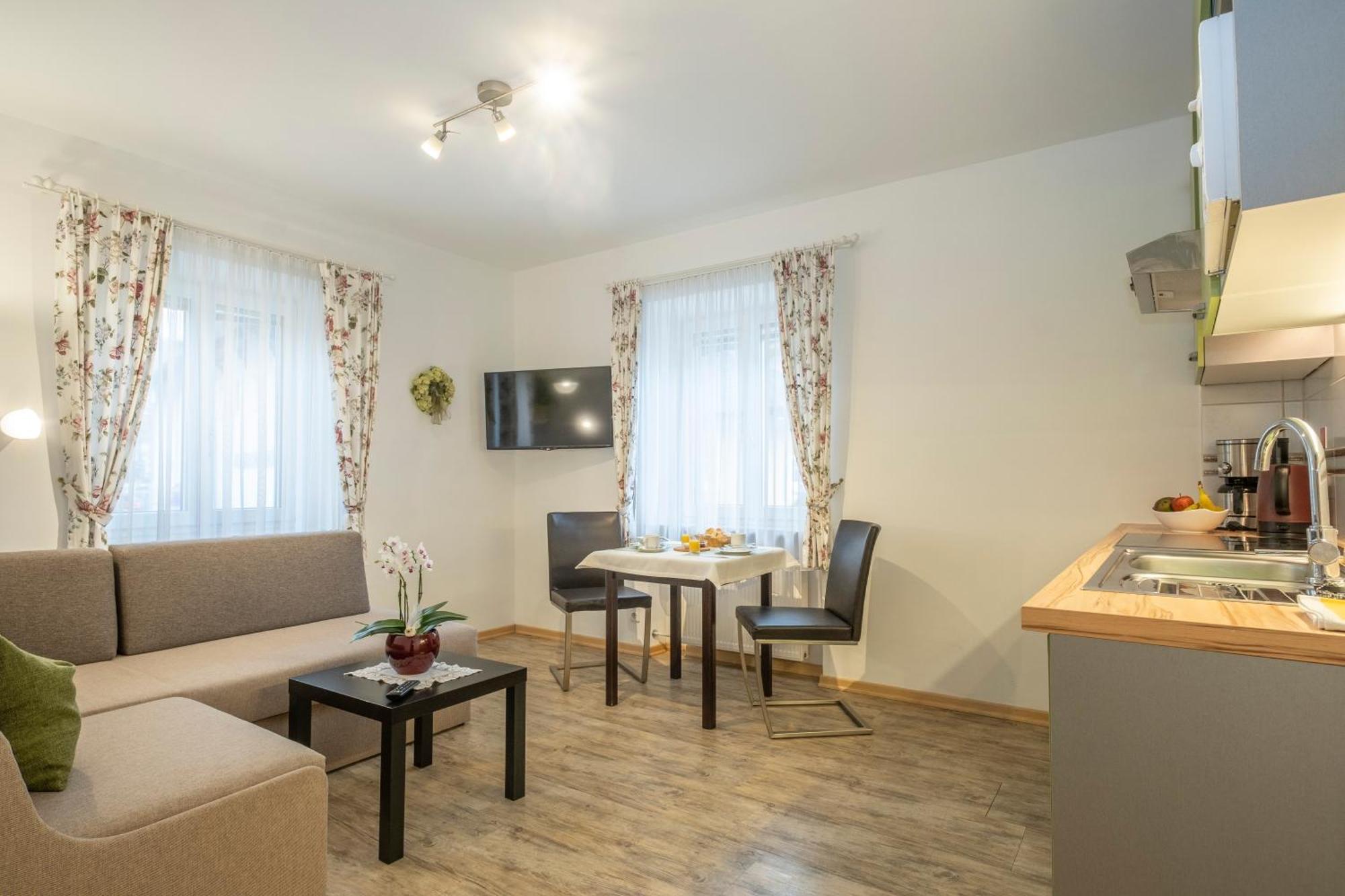 Hotel-Pension Falkensteiner Санкт Гилген Екстериор снимка
